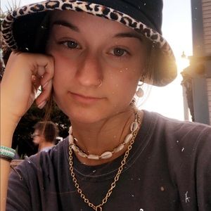 Meet your Posher, Kaila